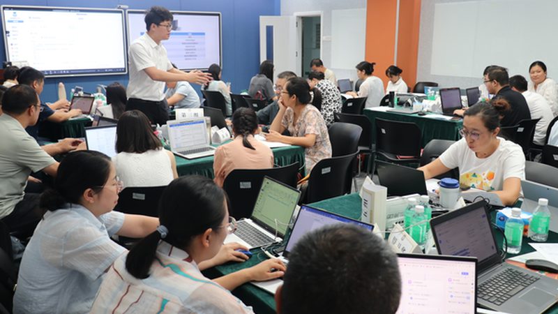 网络课程平台功能解析：揭秘差异背后的奥秘